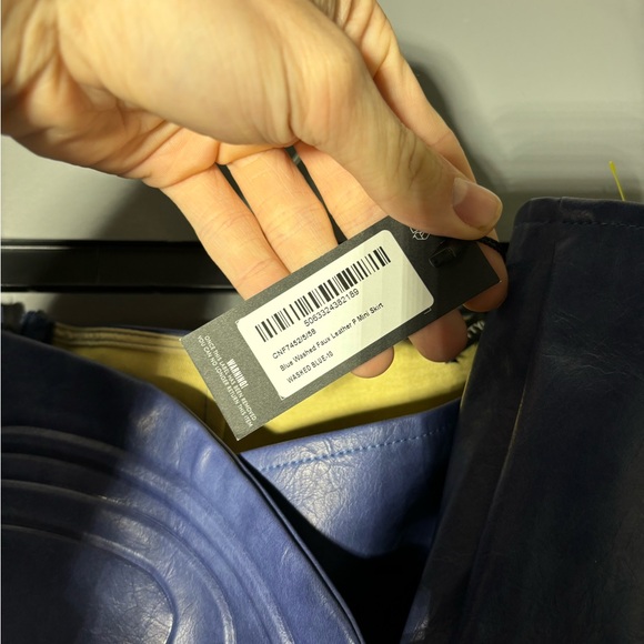 Pretty Little Thing Blue Washed Faux Leather Mini Skirt Size 6 - Picture 4 of 5